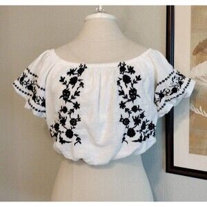 American Eagle Floral Embroidered Crop Top Size S Puff Sleeve/Off Shoulder Ivory